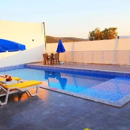 Wave With Jacuzzi And Private Pool Villa Bezirgan